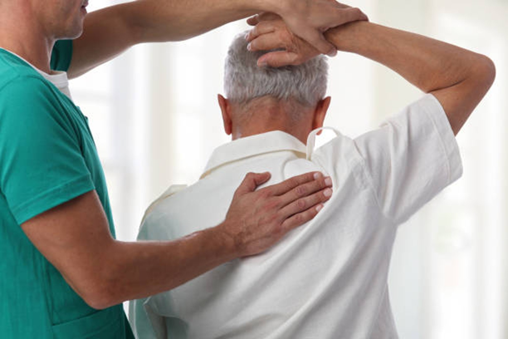 Physiotherapist providing non-surgical orthopedic pain management treatment to a patient